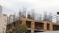 La construcción pegó un fuerte rebote en abril, según el INDEC