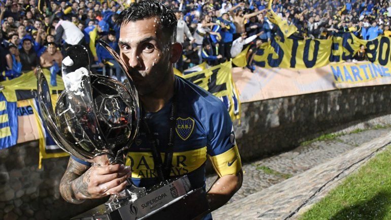 Tevez: Ahora que se agarre Messi, voy por su récord