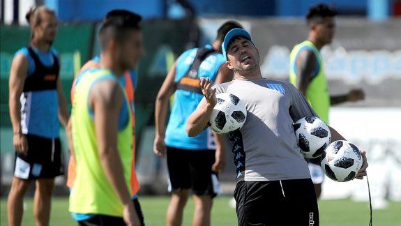 El DT de Racing no está a gusto con el mercado de pases de Racing.