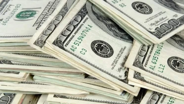 El dólar marcó un nuevo registró en la baja de precio.&nbsp;