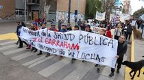 en 19 fotos, asi fue la marcha en defensa de la salud publica en neuquen