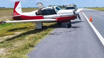 La avioneta tuvo un desperfecto técnico y tuvo que aterrizar de emergencia la ruta 56. La avioneta tuvo un desperfecto técnico y tuvo que aterrizar de emergencia la ruta 56.