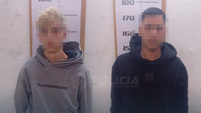 El personal de la Comisaría Tercera detuvo a los dos hombres. | LM Neuquen El personal de la Comisaría Tercera detuvo a los dos hombres.