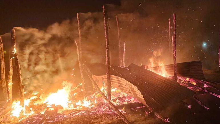 Incendiaron la casa de un varón trans, mataron a su mascota y piden ayuda
