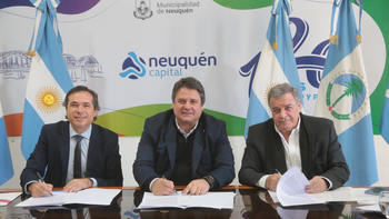 La firma del convenio entre la Municipalidad de Neuquén y el Ministerio Público Fiscal.