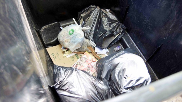 La gente deberá acostumbrarse a convivir con un solo cesto de basura en la calle