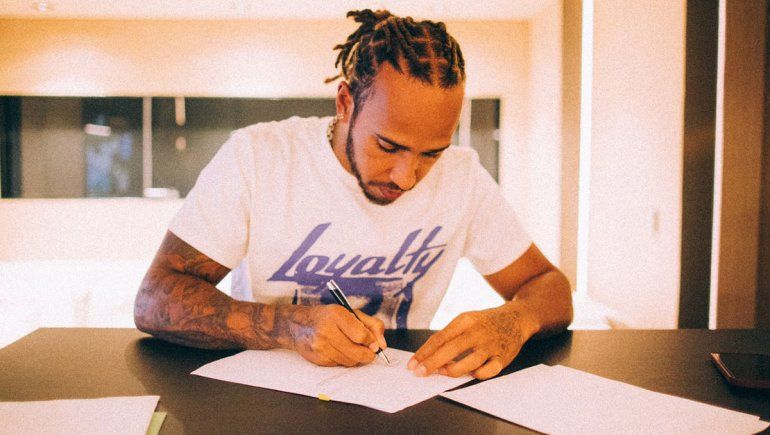 Lewis Hamilton seguirá dos años más con Mercedes en la Fórmula 1