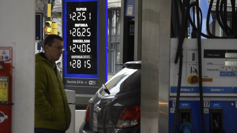 En el arranque del finde largo, YPF aumentó otra vez las naftas