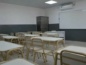 la purga del estado, sin tregua: despiden a un portero que falto 165 dias al trabajo