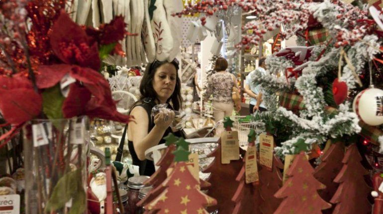 En navidad es tradición comprar regalos para la familia