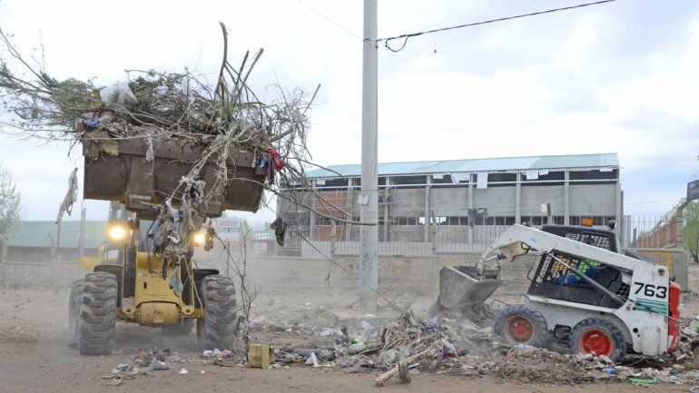 Se limpia y al otro día vuelve a aparecer más basura