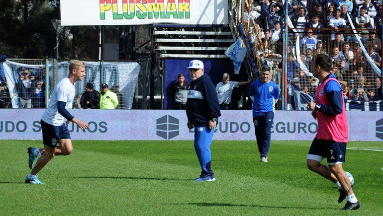 Maradona hace su debut en Gimnasia ante Racing