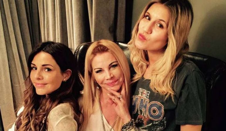 Soledad Aquino y sus hijas Soledad Aquino y sus hijas