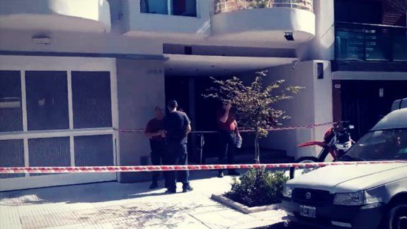 Un taxista degolló a su mujer en el palier de un edificio