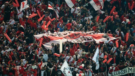 Inédito. Nunca nadie movilizó tanta gente a otro continente. San Lorenzo llevó 14 mil a Marruecos y Boca, 10 mil a Japón. Como dijo Iniesta, lo de la gente de River fue impresionante.