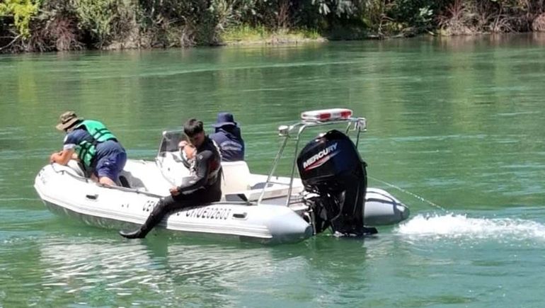 Demandó más de 14 horas poder retirar el cuerpo de un hombre ahogado en el río Neuquén