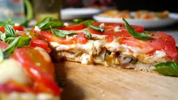 Cómo hacer una pizza rellena sin amasar: receta fácil y lista en 15 minutos Cómo hacer una pizza rellena sin amasar: receta fácil y lista en 15 minutos