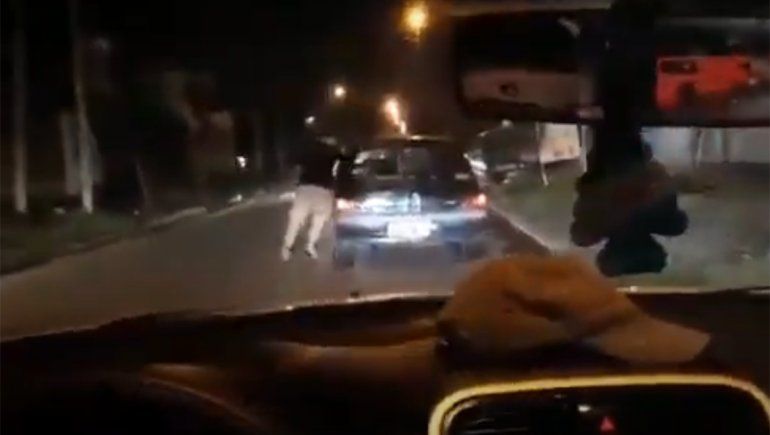 Le dio un balazo en la cara a la pareja de su ex y quedó filmado