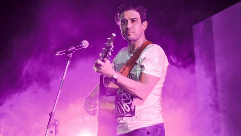Matías Napoli: el cantante neuquino que conquistó los escenarios porteños con sus baladas