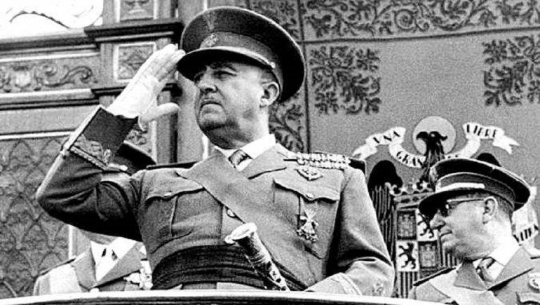 Efeméride: 20 de noviembre de 1975: anuncian del fallecimiento el dictador Francisco Franco.