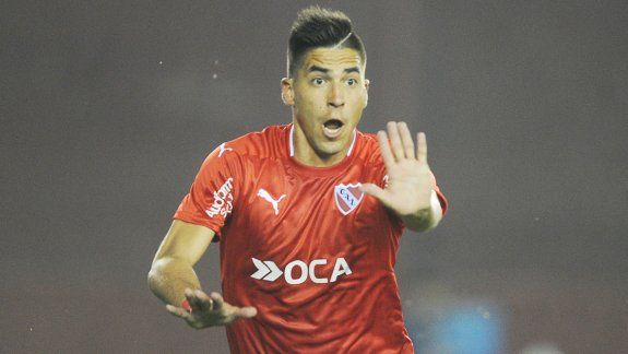 Leandro Fernández celebra el primer gol del partido. El Rojo quedó bien parado para la revancha.