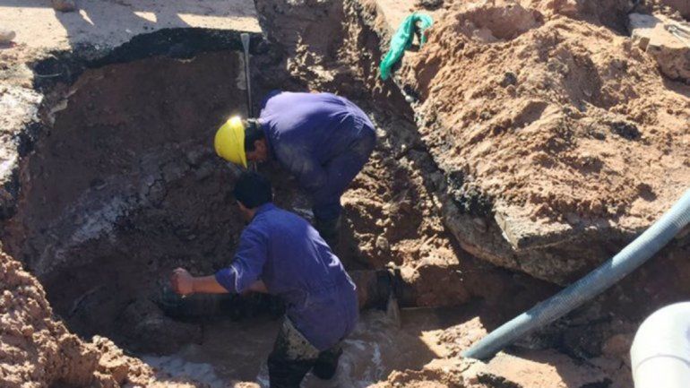 Otra vez los cruces por un caño de agua que se rompió