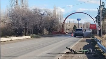 El trágico accidente se produjo en la ruta 43 de Santa Cruz, en el acceso a la ciudad de Perito Moreno. El trágico accidente se produjo en la ruta 43 de Santa Cruz, en el acceso a la ciudad de Perito Moreno.