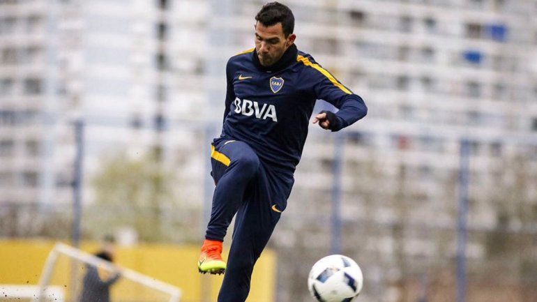 Carlos Tevez estará desde el arranque esta noche