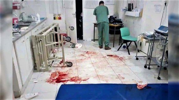 Se pelearon en el barrio y la siguieron en el hospital