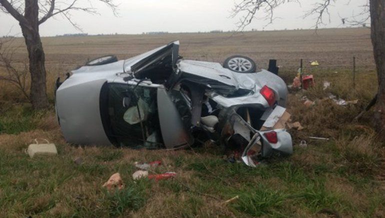 Cuatro muertos al volcar y terminar chocando contra un árbol