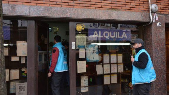 Se quedaba con las casas de sus inquilinos y luego se las alquilaba.