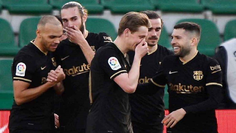 Barcelona gana con un De Jong bendecido por Messi