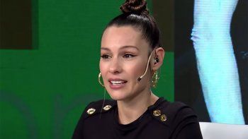 Pampita salió con los tapones de punta por la extensión de la cuarentena. Pampita salió con los tapones de punta por la extensión de la cuarentena.