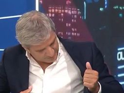 Este saco lo compré en Estados Unidos. Debe tener 15 años seguro, afirmó el ministro. Este saco lo compré en Estados Unidos. Debe tener 15 años seguro, afirmó el ministro.