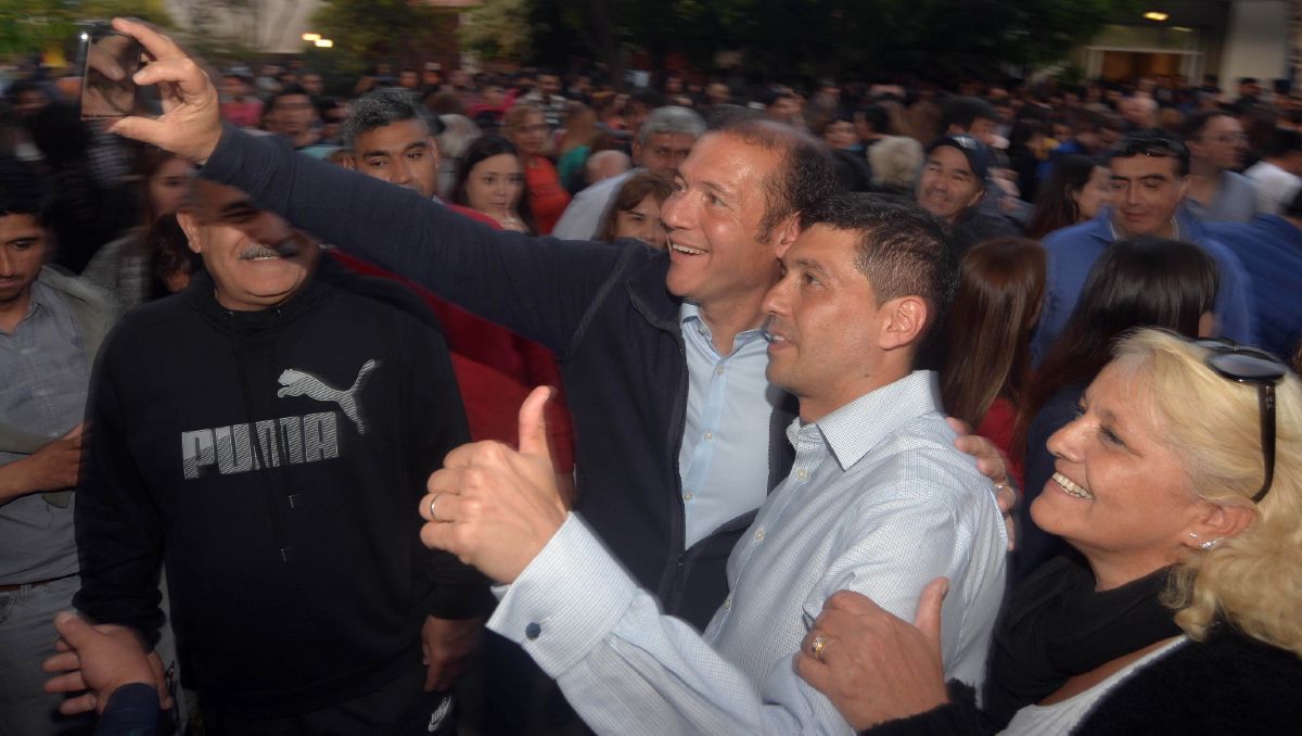 vaca muerta, una mesa donde la politica ya no da lugar a mas comensales