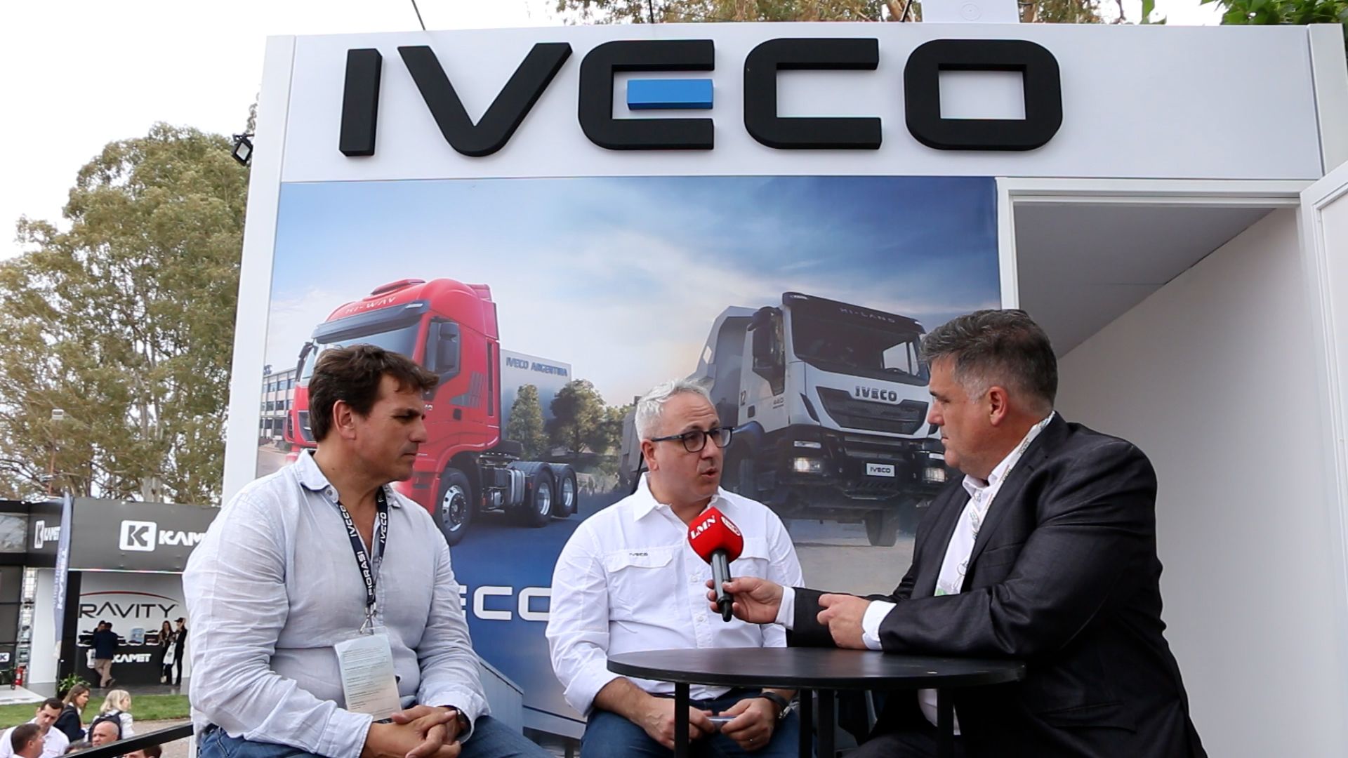 Joaquín Nervi, socio del concesionario Fiorasi, y Francisco Spasaro, director comercial de Iveco.