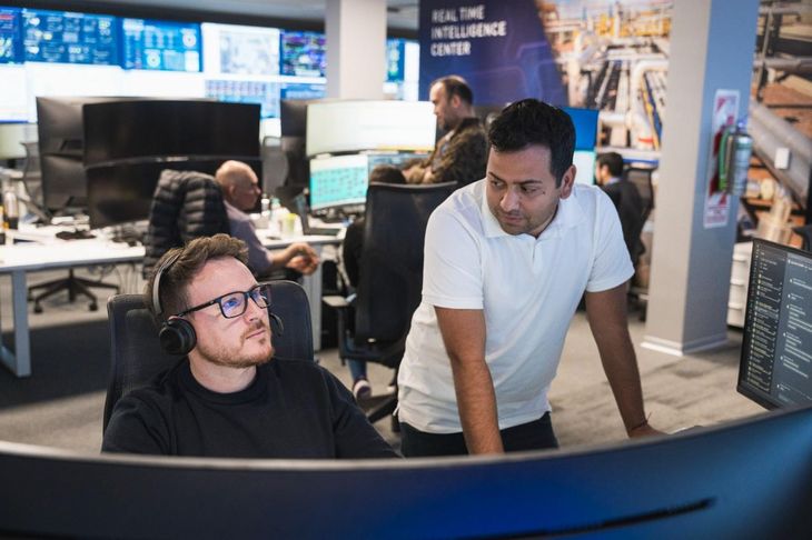 En la nueva sala de control, se vigilan las operaciones no convencionales en tiempo real. En la nueva sala de control, se vigilan las operaciones no convencionales en tiempo real.