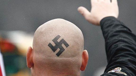 A consecuencia del accionar delictivo de los grupos neonazis, propusieron formar una comisión de seguimiento de estos casos en Buenos Aires.