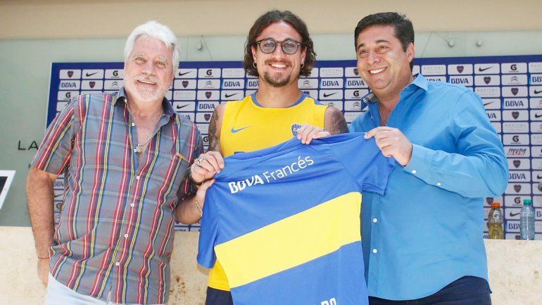 Osvaldo junto al presidente xeneize