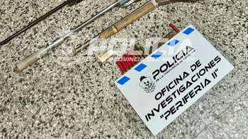 El hombre del rifle tenía en su poder tres armas de fuego y proyectiles de distinto calibre. El hombre del rifle tenía en su poder tres armas de fuego y proyectiles de distinto calibre.