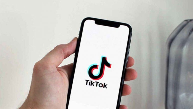 TikTok vulnera los derechos de los usuarios
