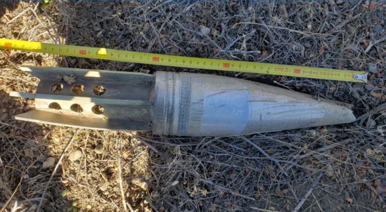 El explosivo hallado en la zona de Río Mayo en abril de 2024. El explosivo hallado en la zona de Río Mayo en abril de 2024.