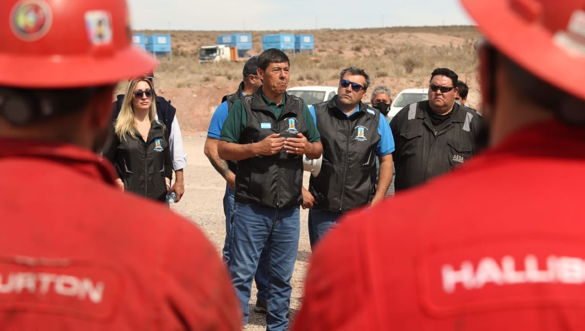 Los trabajadores tributan una de cada tres horas extras