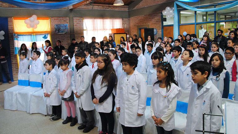 Alumnos de escuelas primarias de la provincia hicieron la promesa de la Bandera. Alumnos de escuelas primarias de la provincia hicieron la promesa de la Bandera.