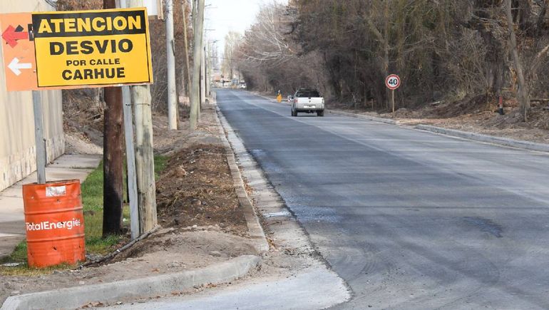 El pavimento en la calle Chivilcoy de la ciudad de Neuquén. El pavimento en la calle Chivilcoy de la ciudad de Neuquén.