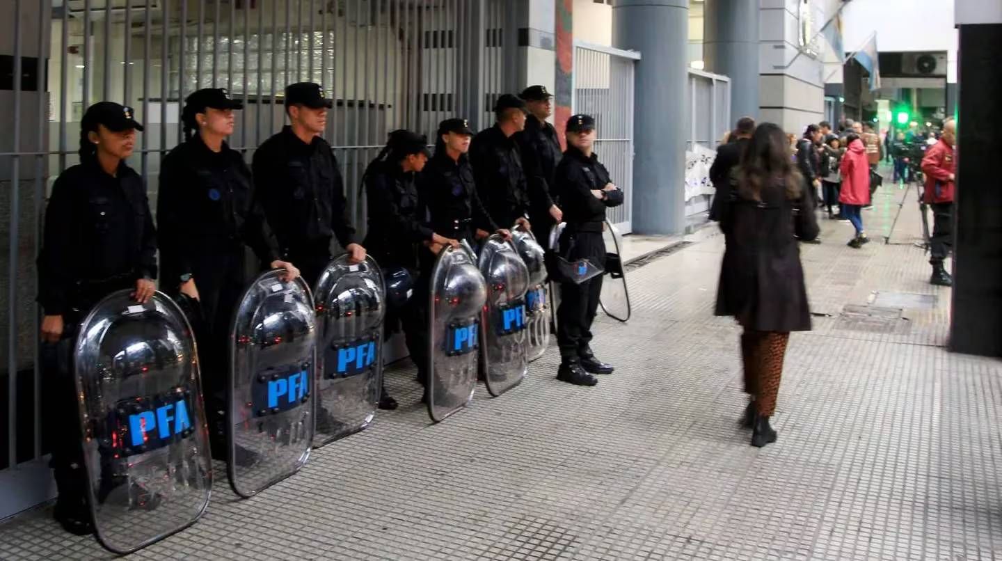 Estatales de ATE protestan en edificios públicos: el fuerte operativo de seguridad para impedir que ingresen