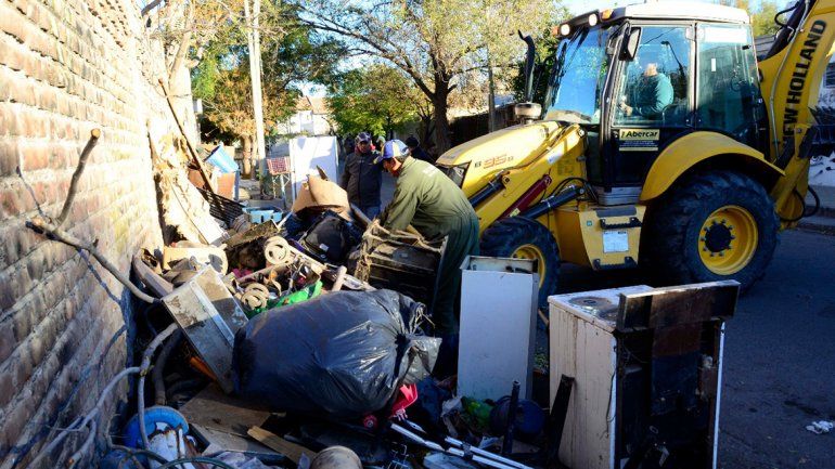 Limpiaron montañas de mugre en  el barrio  Villa María