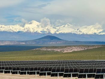 El Parque Solar San Rafael de Genneia cuenta con 400.000 paneles solares. El Parque Solar San Rafael de Genneia cuenta con 400.000 paneles solares.