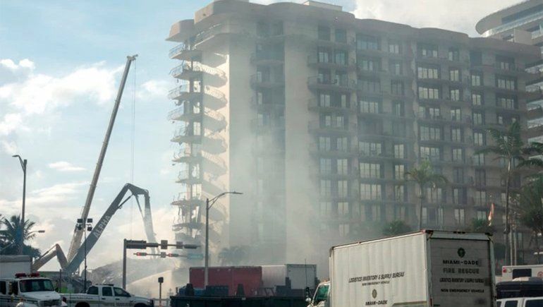 Miami: un incendio dificulta las tareas de rescate en el edificio derrumbado