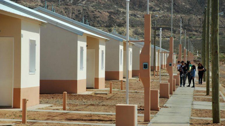 Provincia firma convenio con Nación para construir 284 viviendas 